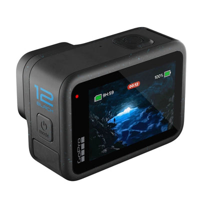 GoPro HERO 12 Actionkamera (schwarz) seitlich, mit Bedientasten und Display