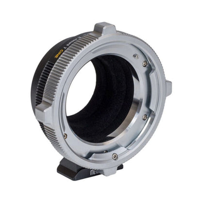 Metabones PL-zu-Sony-E-Adapter, geöffnete Bajonettfassung mit Kontaktstiften