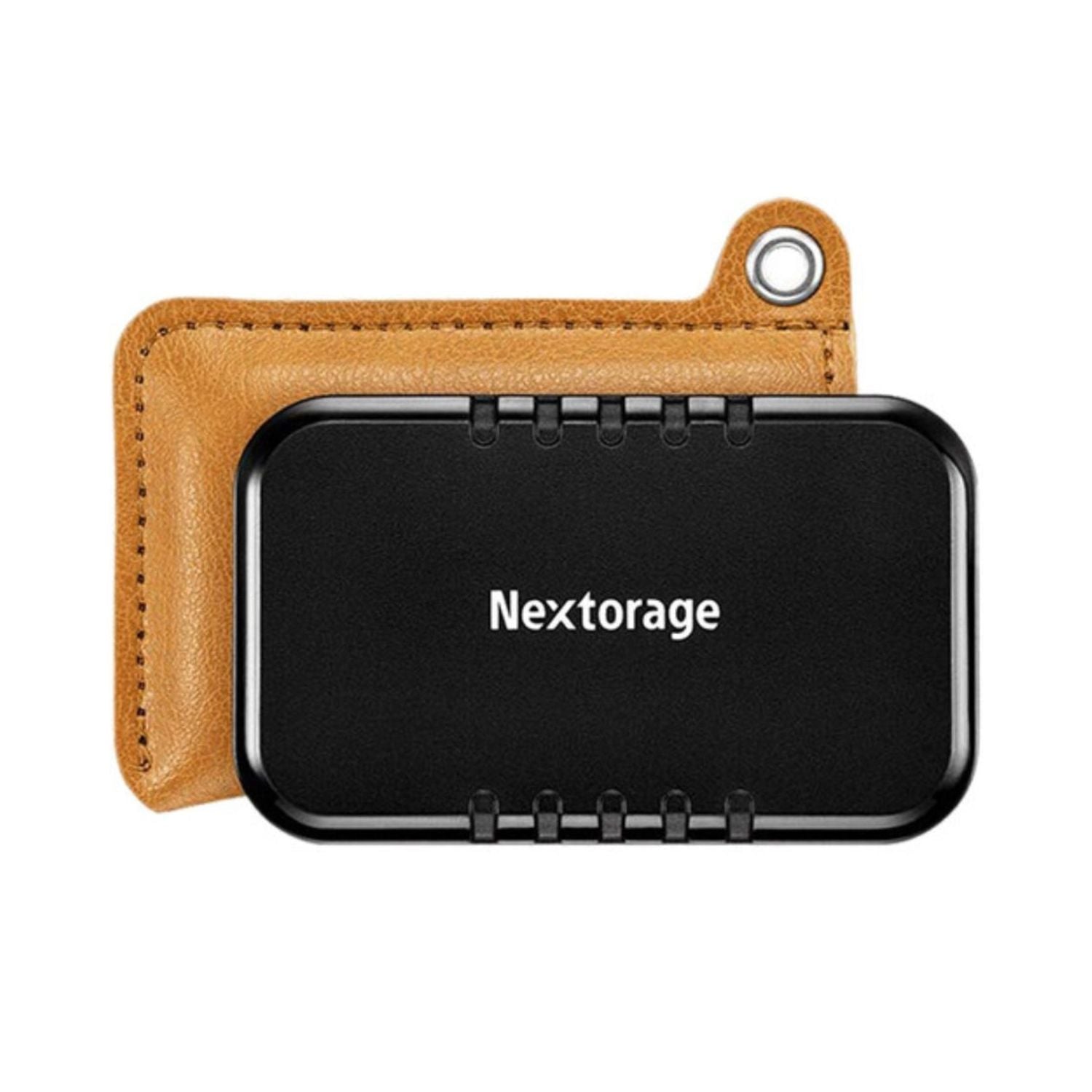 Nextorage NX-P2SE tragbare SSD in beigem Lederetui, mit Logo auf der Vorderseite