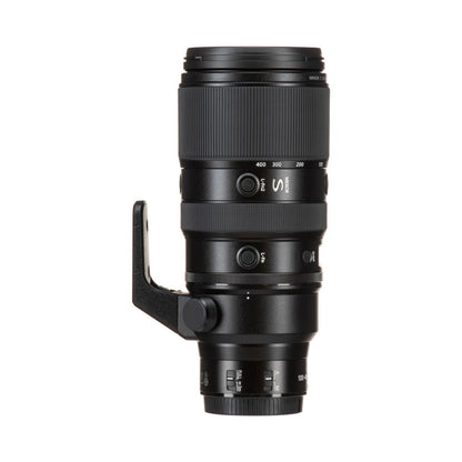 NIKKOR Z 100-400mm VR S Zoomobjektiv mit seitlichem Stativring und Bedienelementen