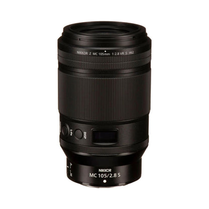 NIKKOR Z MC 105mm f/2.8 VR S Makrolinse, schwarzes Objektiv mit geriffeltem Zoom-/Fokusbereich