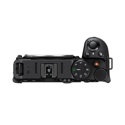 Oberseite der Nikon Z30 mit Moduswähler und Bedienelementen, Aufsteckschuh
