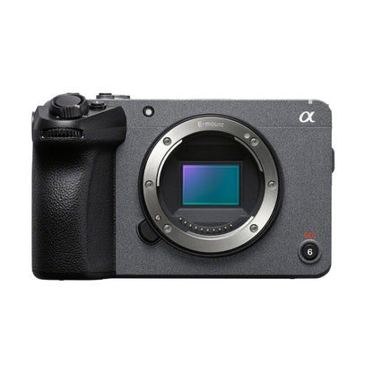 Sony FX30 Digital Cinema Camera – Front mit E-mount Bajonett und geöffneter Sensorfläche