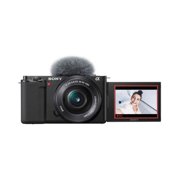 ZV-E10 Kamera mit 16-50mm Objektiv, seitlichem Display und Mikrofon-Windschutz
