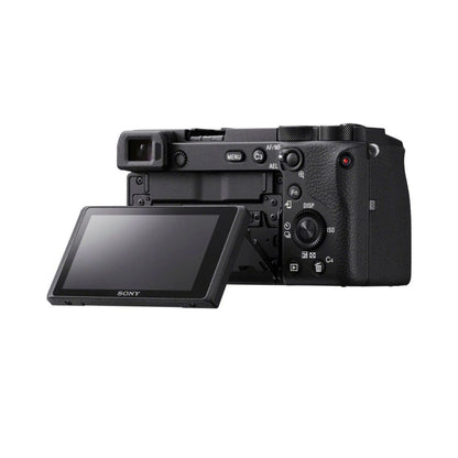 Kamera von oben mit geöffnetem Display und Bedienelementen, 18-135mm Objektiv