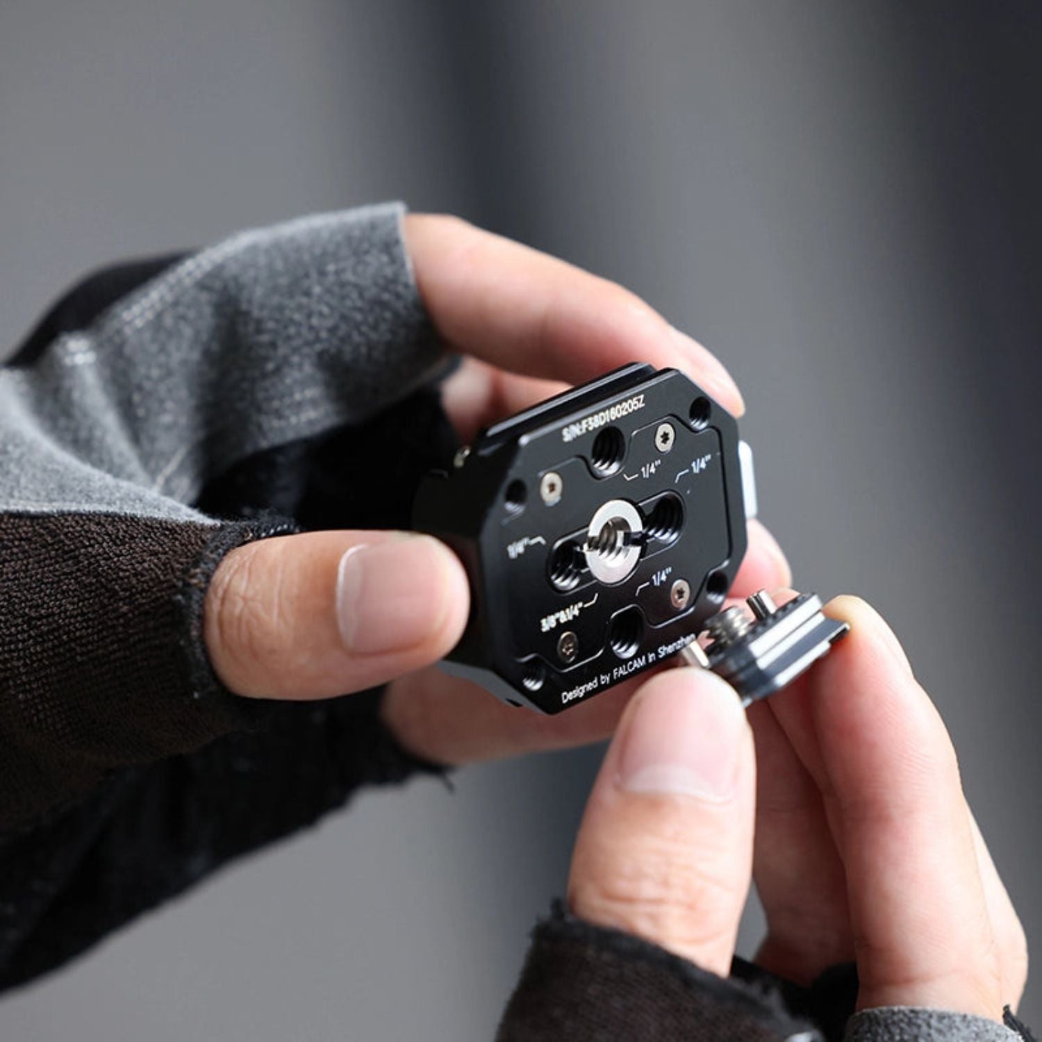 Ulanzi Falcam F38 quick release kit close-up, black plate with adjustment ports