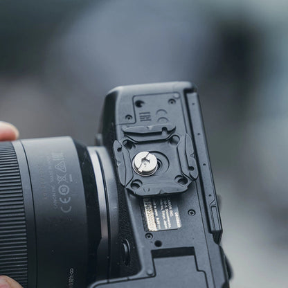Ulanzi Falcam F38 quick release plate mounted on a camera base
